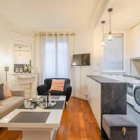 Modern - 2br-4p- Javel