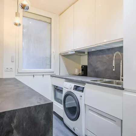 Modern - 2br-4p- Javel Paris